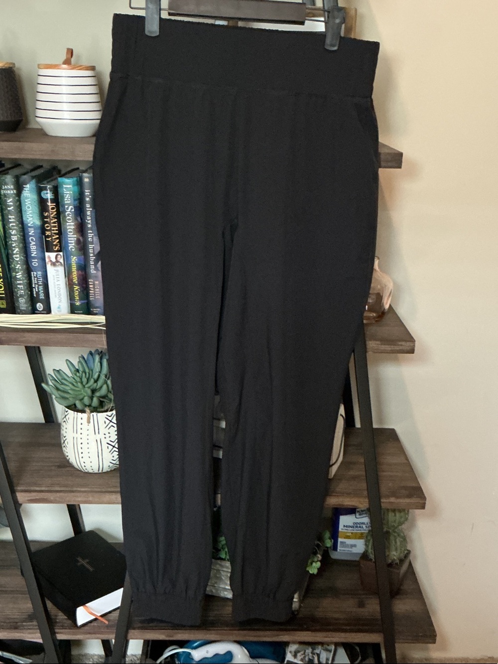 Halara Black Women’s Jogger Pants Size M